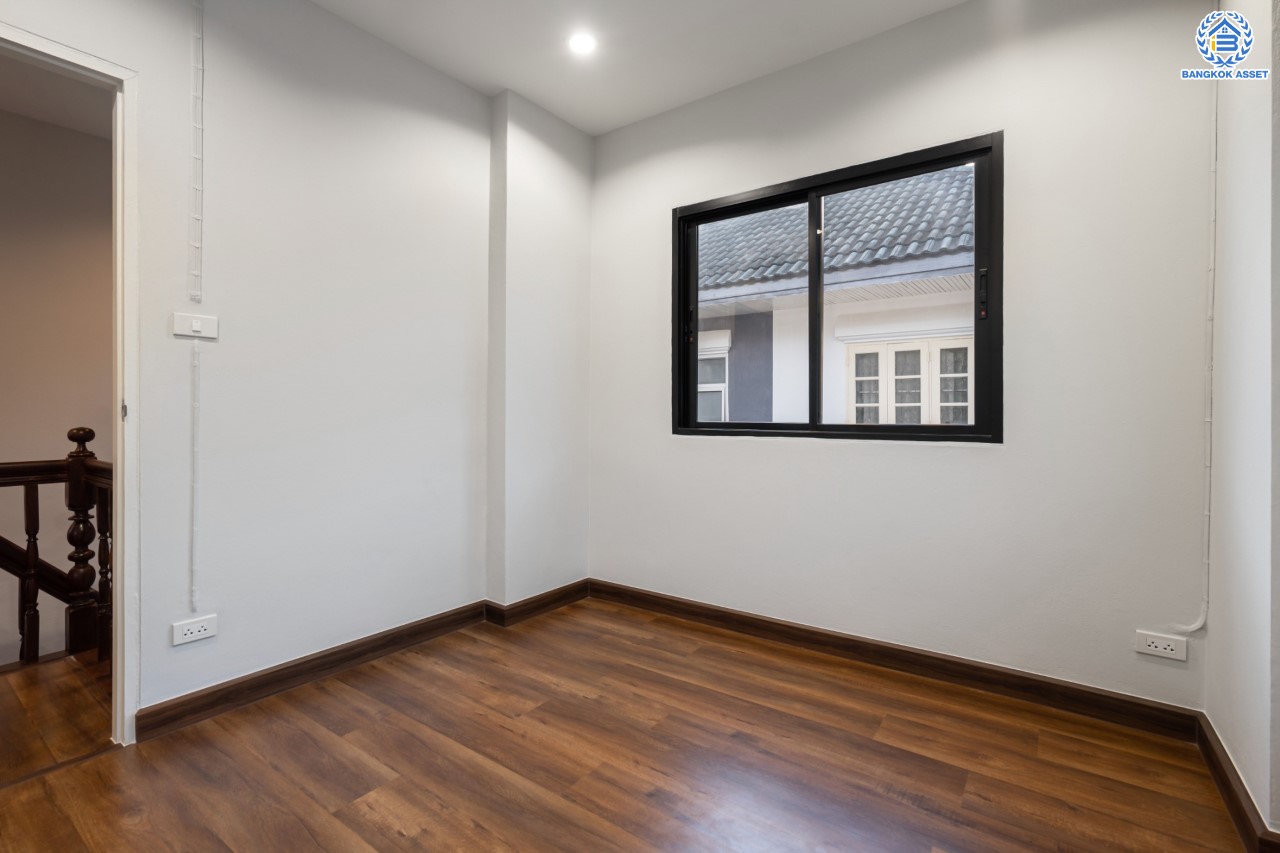 บ้านมือสองตกแต่งใหม่ แบรนด์ Property Perfect ม.มณีรินทร์ รัตนาธิเบศร์-ท่าอิฐ เนื้อที่ 54 ตร.ว. ฟังก์ชัน 3 ห้องนอน 2 ห้องน้ำ 2 ห้องอเนกประสงค์ พร้อมจอดรถได้ 2 คัน บนทำเลศักยภาพ ใกล้ทางด่วน "งามวงศ์วาน" และเพียง 10 นาที ถึงรถไฟฟ้า "สถานีบางรักน้อยท่าอิฐ"...